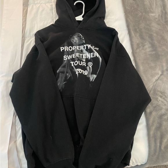 ARIANA GRANDE SWEETNER TOUR HOODIE - Picture 1 of 1